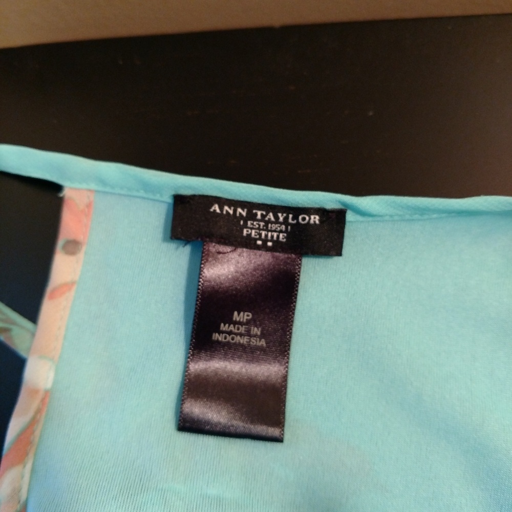 Ann Taylor Sleeveless top - Picture 3 of 3